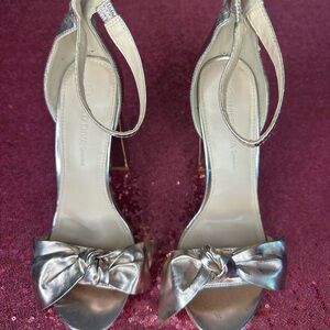 Diva Silver Heels Elegant Strappy Design